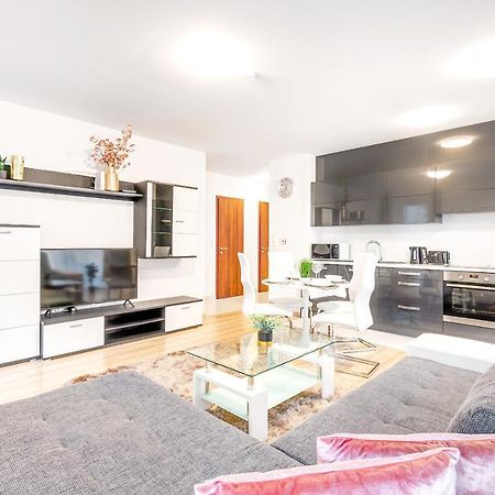 Modern Apartment With Free Garage And Balcony In The Downtown Budapeste Exterior foto