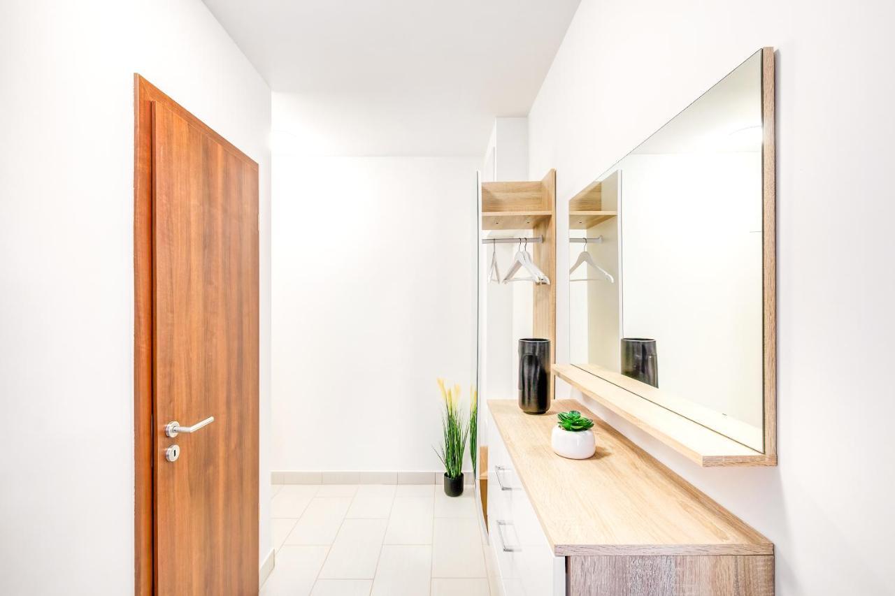 Modern Apartment With Free Garage And Balcony In The Downtown Budapeste Exterior foto