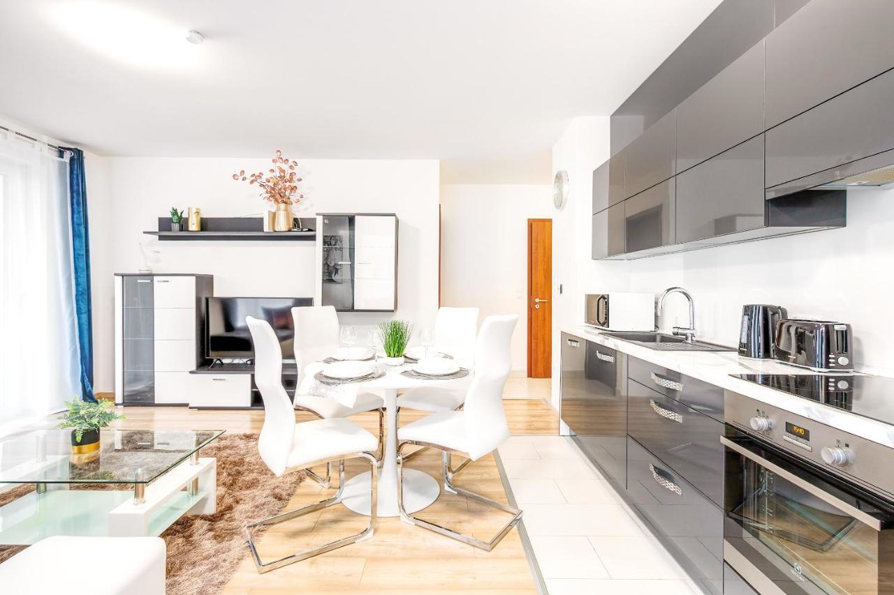 Modern Apartment With Free Garage And Balcony In The Downtown Budapeste Exterior foto