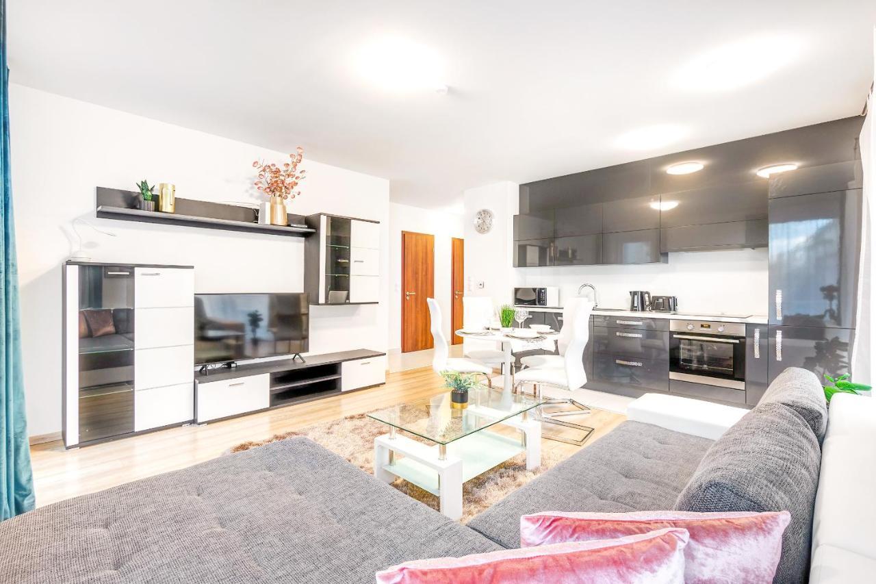 Modern Apartment With Free Garage And Balcony In The Downtown Budapeste Exterior foto